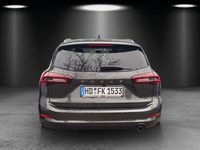 Gebraucht Ford Focus Titanium 125 PS (91 kW) 2025 Grau Limousine