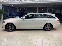 Gebraucht Mercedes E220 Avantgarde 194 PS (142 kW) 2017 Polarweiss  unilack Kombi