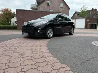 Gebraucht Peugeot 207 Forever 73 PS (53 kW) 2012 Schwarz Limousine