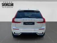 Gebraucht Volvo XC60 Plus 197 PS (144 kW) 2024 Crystal white / metallic SUV