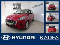 Gebraucht Hyundai i10 90 PS (66 kW) 2022 Dragon red/ phantom black / mic (metallic) Kleinwagen