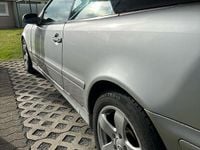 Gebraucht Mercedes CLK230 193 PS (141 kW) 2002 Silber Cabrio