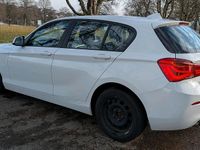 Gebraucht BMW 116 Advantage 109 PS (80 kW) 2016 Weiß Kleinwagen