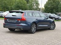 Gebraucht Volvo V60 Inscription 341 PS (250 kW) 2021 Blau Kombi