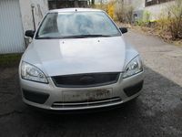 Gebraucht Ford Focus Trend 101 PS (74 kW) 2005 Silber Limousine