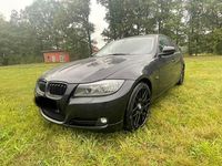 Gebraucht BMW 318 143 PS (105 kW) 2012 Schwarz Limousine