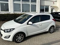 Gebraucht Hyundai i20 Style 101 PS (74 kW) 2012 Weiß Kleinwagen