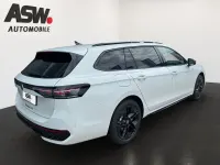 Gebraucht VW Passat R-line 177 PS (130 kW) 2025 Pure white Kombi