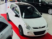 Gebraucht Hyundai i20 Edition 77 PS (56 kW) 2012 Weiß Kleinwagen