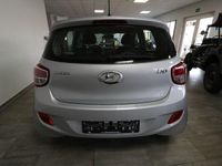 Gebraucht Hyundai i10 Classic 67 PS (49 kW) 2015 Silber Kleinwagen