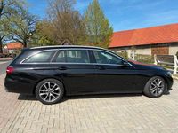 Gebraucht Mercedes E220 194 PS (142 kW) 2021 Schwarz Limousine