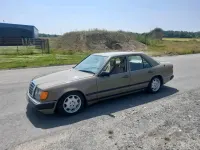 Gebraucht Mercedes E230 132 PS (97 kW) 1987 Beige Limousine