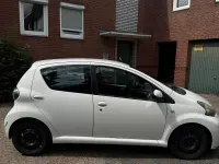 Gebraucht Toyota Aygo 68 PS (50 kW) 2012 Weiß Kleinwagen