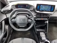 Gebraucht Peugeot e-2008 100 kW (136 PS) 2023 Perla nera schwarz metalli (metallic) SUV