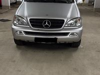 Gebraucht Mercedes ML270 163 PS (119 kW) 2002 Silber SUV
