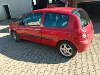 Używany Renault Clio II 58 KM (42 kW) 2010 Czerwony Sedan/Limuzyna