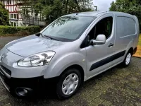 Gebraucht Peugeot Partner 90 PS (66 kW) 2012 Silber Van / Kleinbus