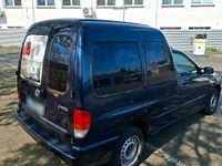Second-hand VW Caddy 65 CP (47 kW) 2002 Albastru Monovolum