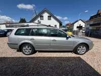Usado Ford Mondeo Ghia 131 CV (96 kW) 2004 Plateado Berlina