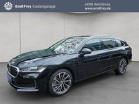 Neu Skoda Superb LAURIN & KLEMENT 193 PS (141 kW) 2025 Schwarz Limousine