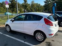 Gebraucht Ford Fiesta 82 PS (60 kW) 2009 Weiß Kleinwagen