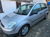 Używany Ford Fiesta 68 KM (50 kW) 2003 Szary Hatchback