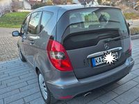 Gebraucht Mercedes A200 Avantgarde 140 PS (102 kW) 2011 Grau Van / Kleinbus