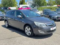 Gebraucht Opel Astra Design Edition 101 PS (74 kW) 2011 Grau Kombi