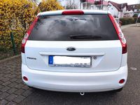 Gebraucht Ford Fiesta 69 PS (50 kW) 2008 Weiß Kleinwagen