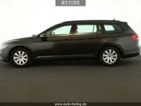Gebraucht VW Passat 122 PS (89 kW) 2023 Grau Kombi