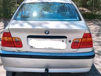 Second-hand BMW 318 143 CP (105 kW) 2002 Argintiu Berlinǎ
