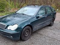 Gebraucht Mercedes C180 Elegance 129 PS (94 kW) 2002 Grün Kombi