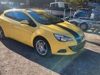 Gebraucht Opel Astra GTC Edition 140 PS (102 kW) 2012 Gelb Limousine