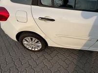 Gebraucht Renault Clio II Dynamique 75 PS (55 kW) 2009 Weiß Limousine