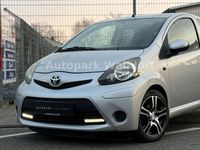Gebraucht Toyota Aygo Cool 68 PS (50 kW) 2013 Silber Kleinwagen