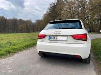 Gebraucht Audi A1 Attraction 86 PS (63 kW) 2011 Weiß Kleinwagen