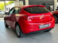 Używany Opel Astra Design Edition 101 KM (74 kW) 2011 Czerwony Hatchback