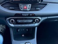 Gebraucht Hyundai i30 120 PS (88 kW) 2017 Weiß Limousine