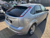 Gebraucht Ford Focus Style 116 PS (85 kW) 2010 Polarsilber metallic Kleinwagen