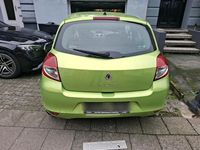 Gebraucht Renault Clio II 75 PS (55 kW) 2011 Grün Kleinwagen
