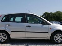 Gebraucht Ford Fiesta SE 69 PS (50 kW) 2005 Polarsilber Kleinwagen