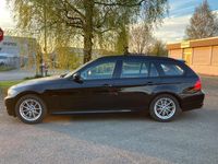 Gebraucht BMW 318 143 PS (105 kW) 2012 Schwarz Kombi