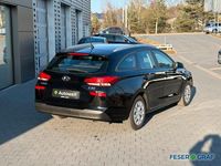 Gebraucht Hyundai i30 101 PS (74 kW) 2017 Phantom black Kombi