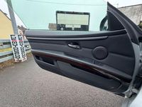 Gebraucht BMW 325 218 PS (160 kW) 2010 Silber Coupé