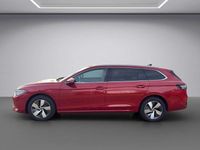 Gebraucht VW Passat Elegance 150 PS (110 kW) 2024 Rot / chilirot (metallic) Kombi