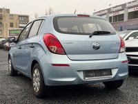 Gebraucht Hyundai i20 86 PS (63 kW) 2012 Blau Limousine