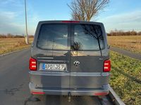 Gebraucht VW Transporter 150 PS (110 kW) 2018 Grau Van