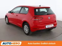 Gebraucht VW Golf VII Trendline 86 PS (63 kW) 2017 Rot Limousine
