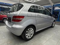 Gebraucht Mercedes B180 109 PS (80 kW) 2007 Silber Van / Kleinbus