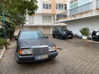 Gebraucht Mercedes E250 126 PS (92 kW) 1993 Schwarz Limousine